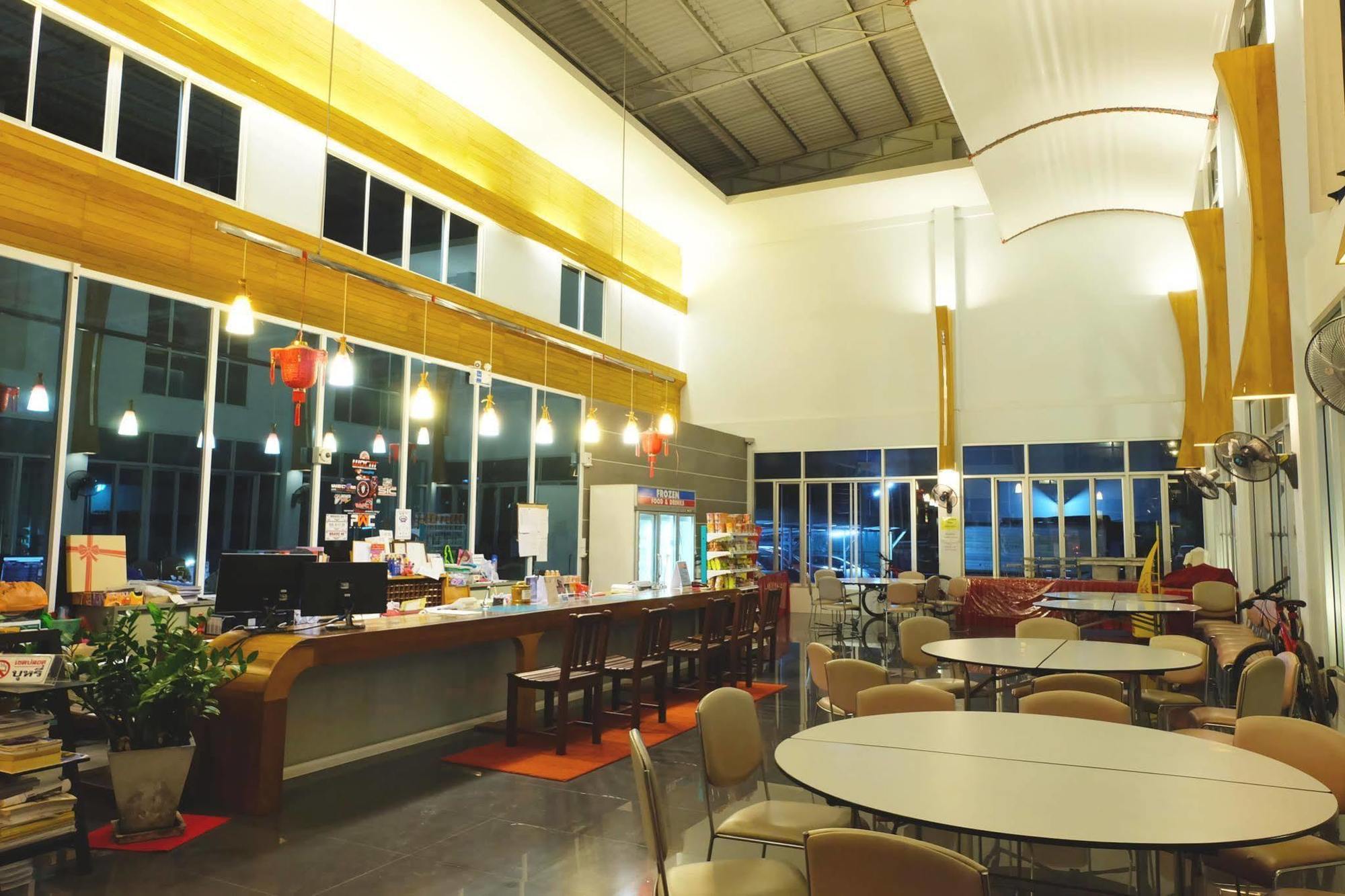 滨江大酒店 甲米 外观 照片